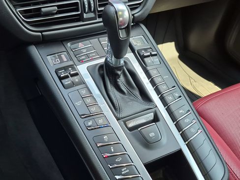 Certified 2021 Porsche Macan Turbo AWD/4WD image 17