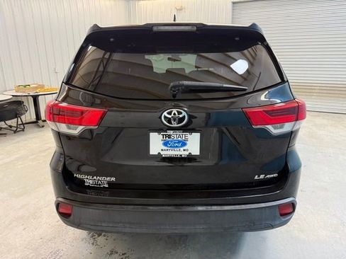 Used 2018 Toyota Highlander Plus w/ Carpet Mat Package (TMS) image 8