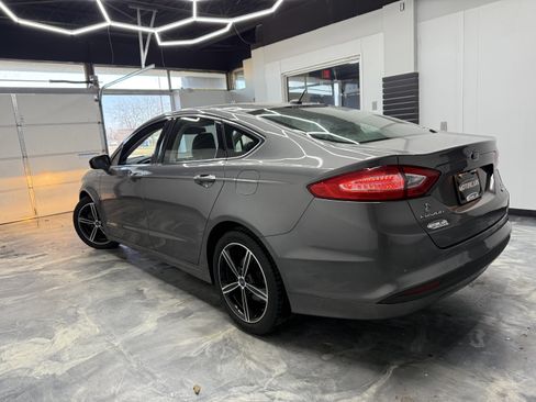 Used 2014 Ford Fusion SE w/ Equipment Group 202A image 2