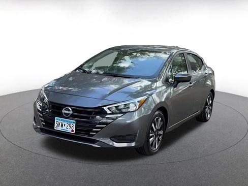 Used 2025 Nissan Versa SV FWD image 7