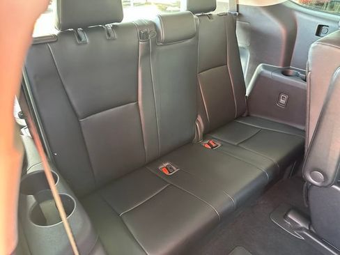 Used 2021 Toyota Highlander XLE AWD/4WD image 21