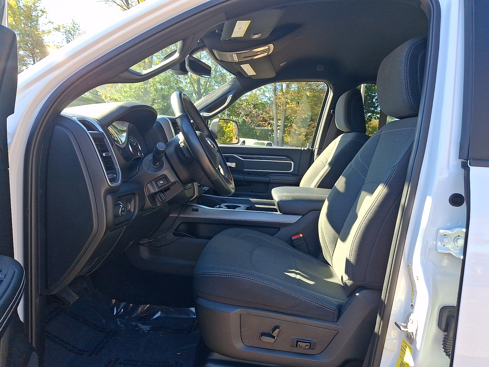 Used 2022 RAM 3500 Big Horn w/ Night Edition AWD/4WD image 14