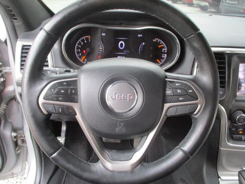 Used 2019 Jeep Grand Cherokee Laredo image 12