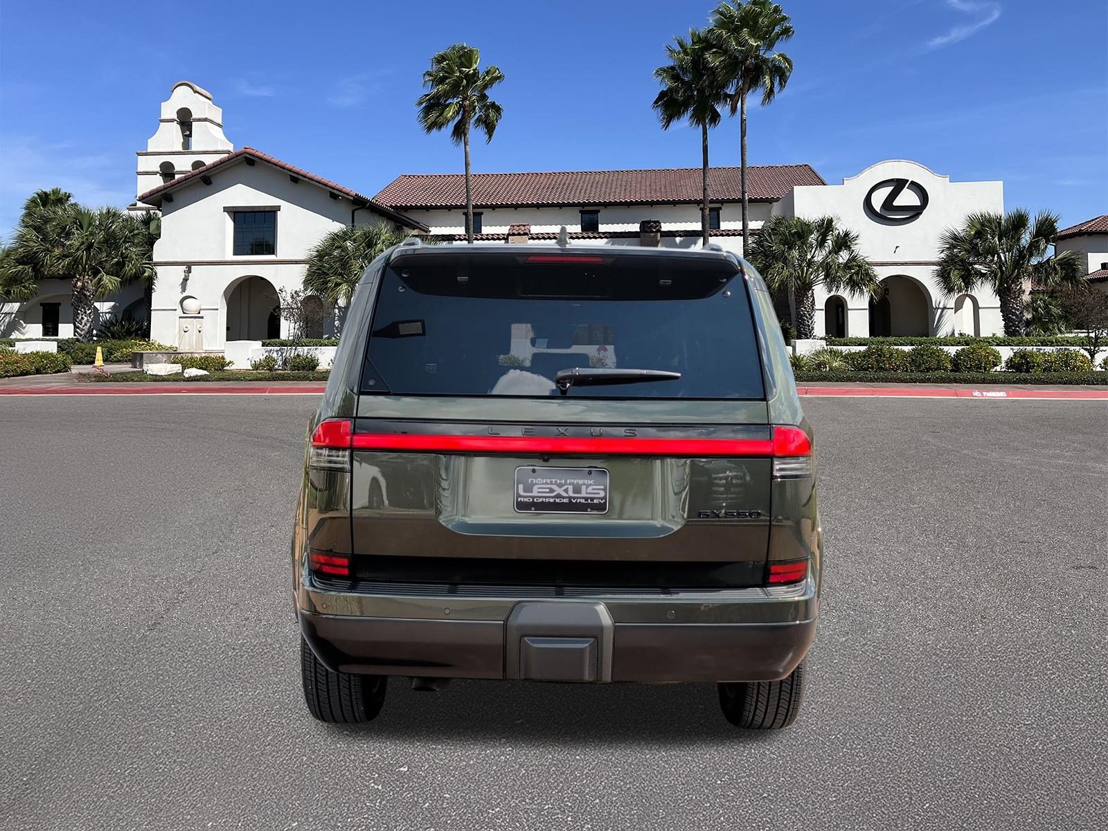 Used 2025 Lexus GX 550 w/ Accessory Package (2T) AWD/4WD image 3