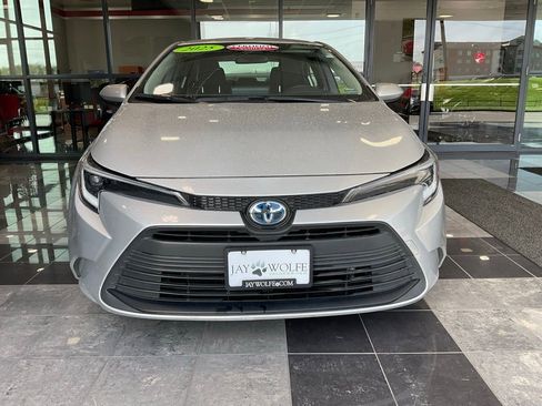 Certified 2025 Toyota Corolla LE FWD image 2