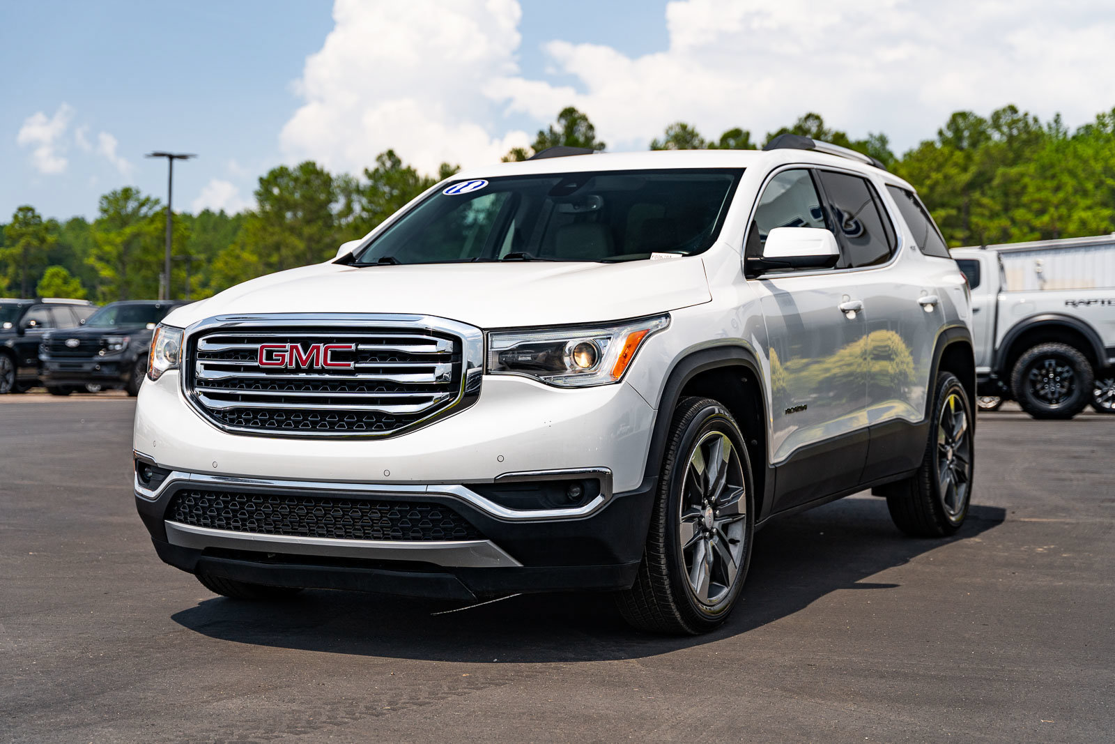 Used 2018 GMC Acadia SLT FWD image 3