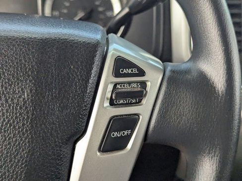 Used 2018 Nissan Titan SV image 27