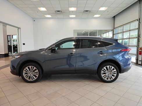 Used 2023 Toyota Venza XLE AWD/4WD image 6