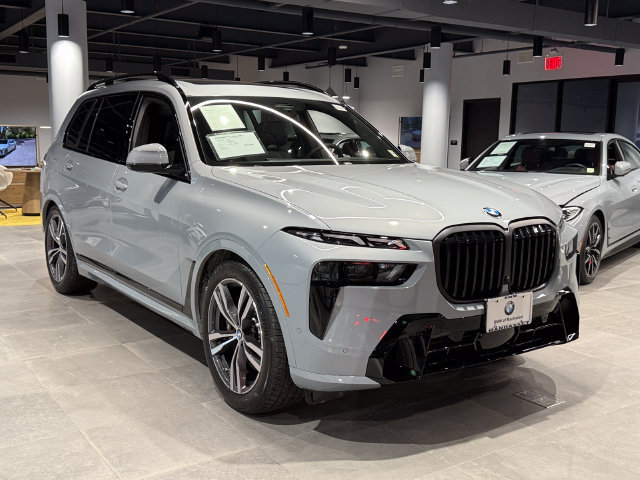 Used 2026 BMW X7 xDrive40i w/ M Sport Package AWD/4WD image 3