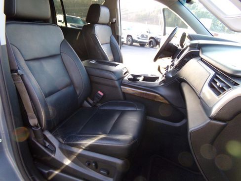 Used 2016 Chevrolet Suburban LT image 30