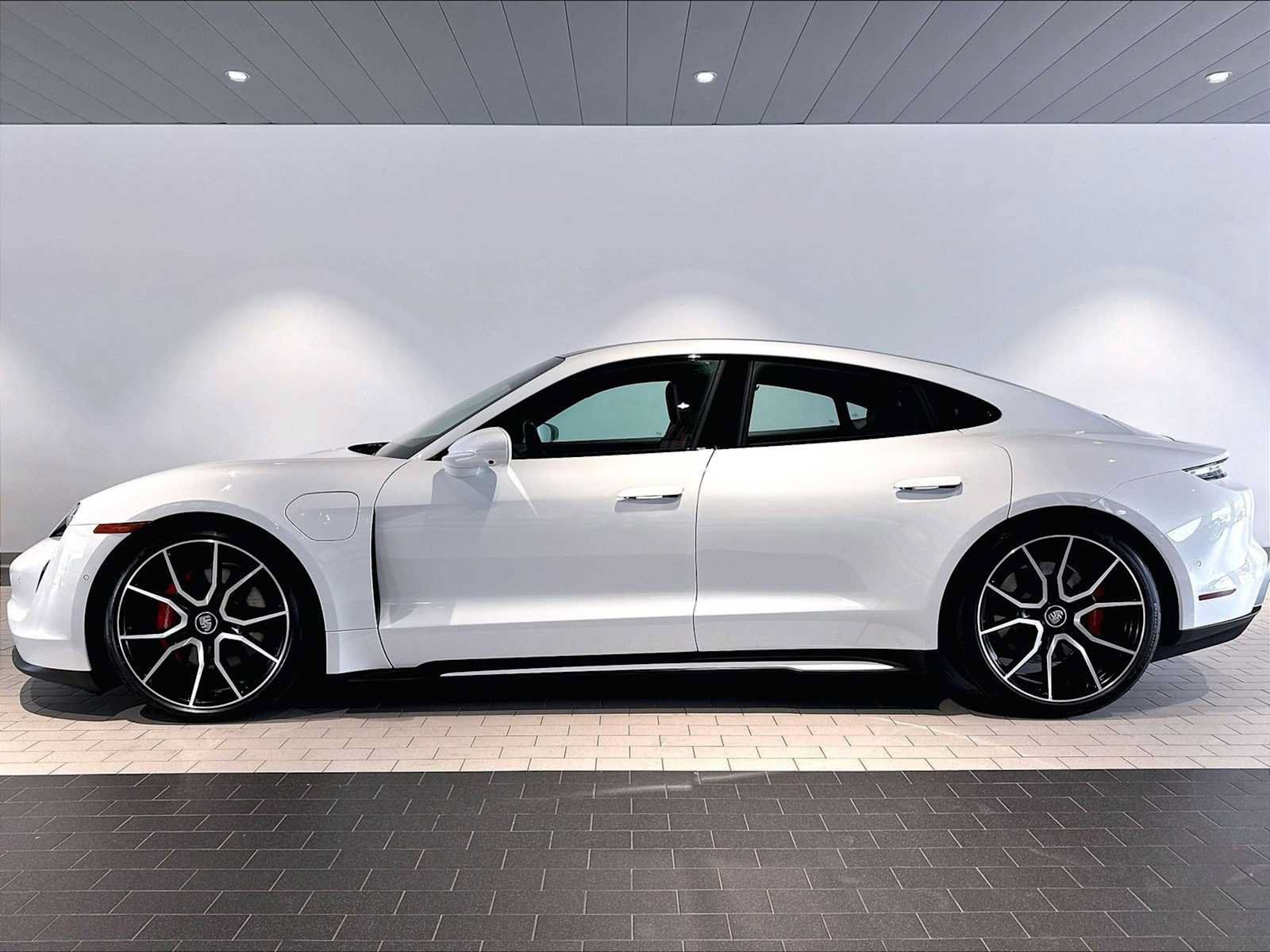 Used 2023 Porsche Taycan 4S AWD/4WD image 2