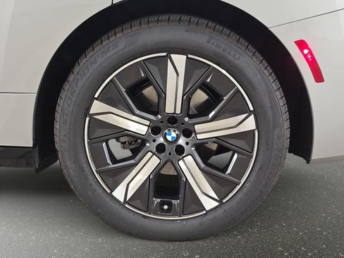 Used 2026 BMW iX xDrive60 w/ Premium Package AWD/4WD image 32