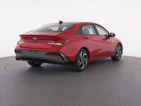 Used 2025 Hyundai Elantra Sport FWD image 3