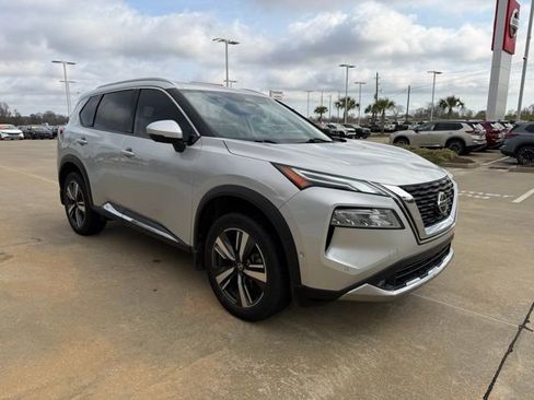 Used 2021 Nissan Rogue Platinum image 6