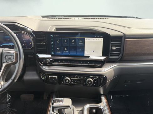 Used 2023 Chevrolet Silverado 1500 High Country w/ Technology Package AWD/4WD image 10
