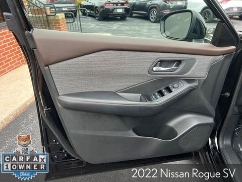 Used 2022 Nissan Rogue SV image 16