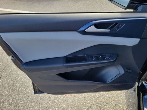 Certified 2023 Volkswagen Taos SE w/ Panoramic Sunroof Package FWD image 13