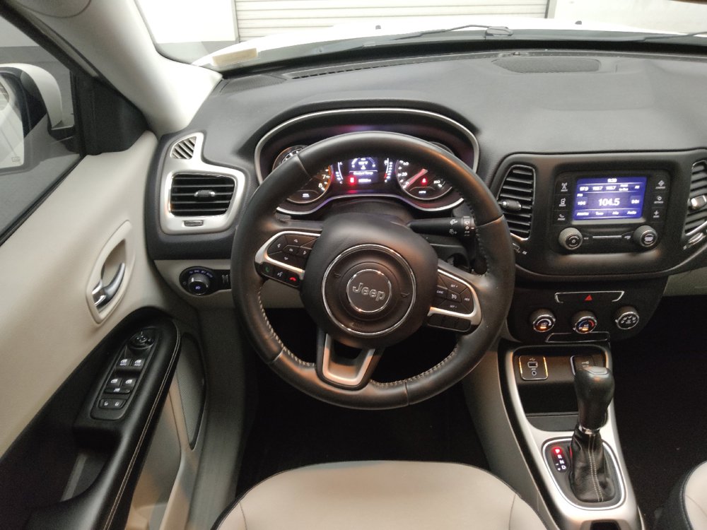 Used 2017 Jeep Compass Latitude FWD image 22