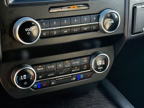 Used 2019 Ford Expedition Max Limited image 21