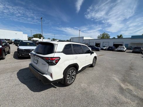 Used 2025 Subaru Forester Touring AWD/4WD image 5