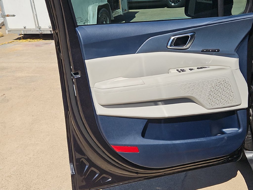 Used 2025 Kia Carnival SX FWD image 14