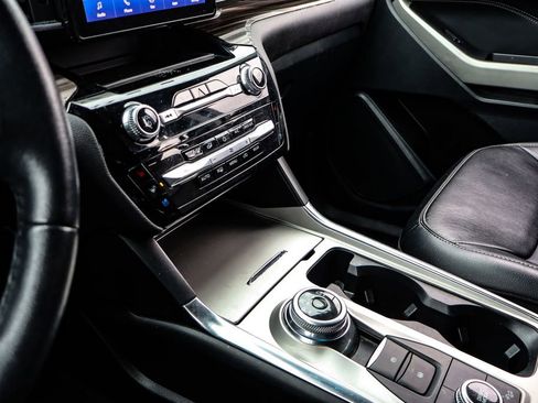 Used 2023 Ford Explorer Limited image 32