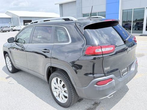 Used 2016 Jeep Cherokee Limited w/ Luxury Group FWD image 6