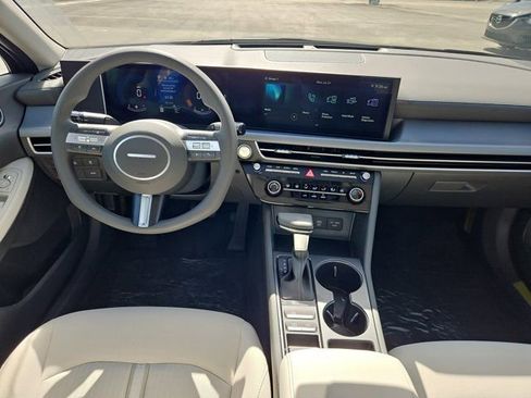 Certified 2025 Hyundai Sonata SE image 7