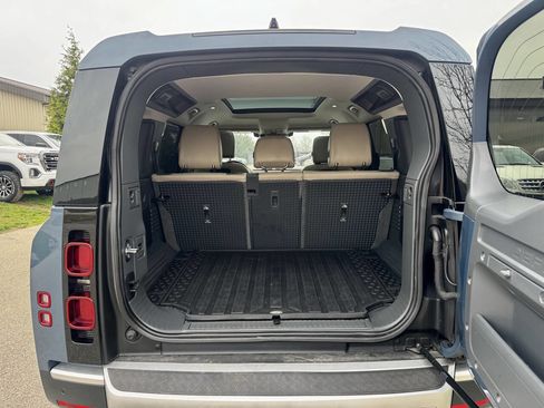 Used 2020 Land Rover Defender 110 SE image 11