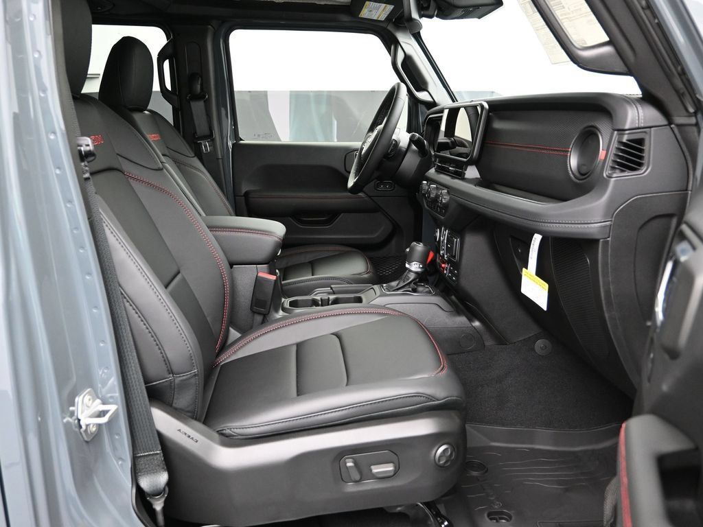 New 2025 Jeep Wrangler Unlimited Rubicon AWD/4WD image 24