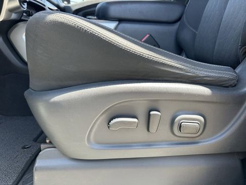 Used 2019 Nissan Titan SV w/ SV Convenience Package AWD/4WD image 21