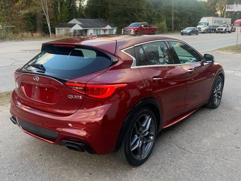 Used 2018 INFINITI QX30 Sport w/ Cargo Package image 6