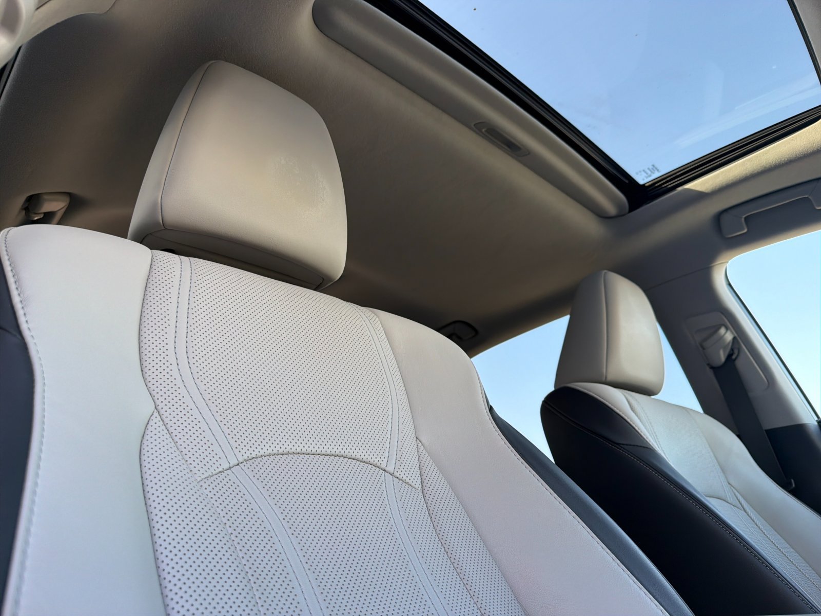 Used 2019 Lexus RX 450h AWD w/ Navigation Package image 17