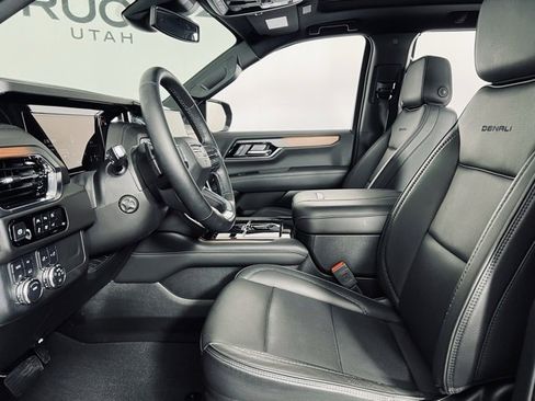 Used 2025 GMC Yukon Denali image 9