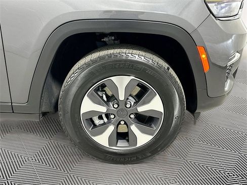 Used 2022 Jeep Grand Cherokee Limited 4xe image 24