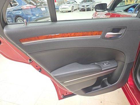 Used 2013 Chrysler 300 AWD w/ Driver Convenience Group image 15