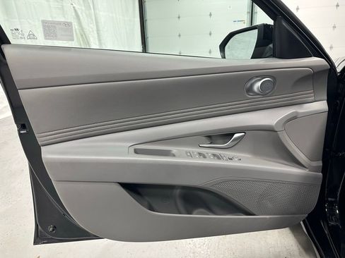 Used 2025 Hyundai Elantra Sport image 8