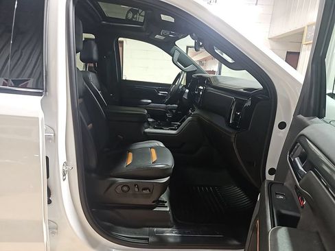 Used 2024 GMC Sierra 1500 AT4 w/ AT4 Preferred Package AWD/4WD image 8