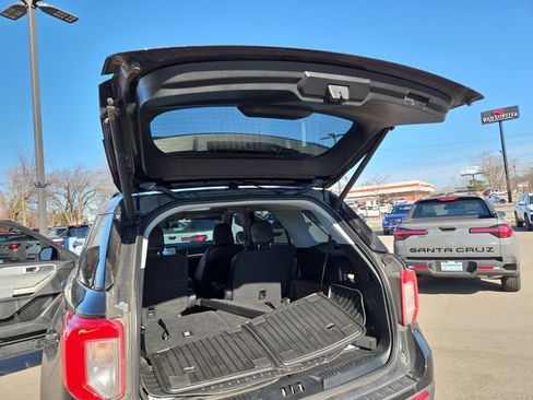 Used 2022 Ford Explorer XLT w/ Equipment Group 202A image 32