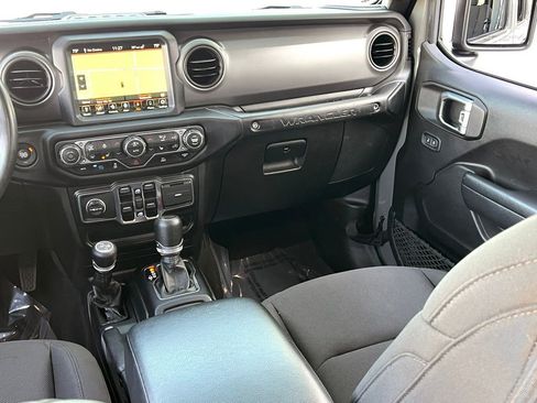 Used 2023 Jeep Wrangler Unlimited w/ Sun & Screen Package image 28