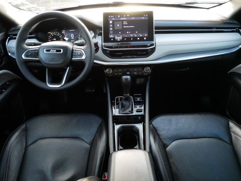 Used 2023 Jeep Compass Limited image 10