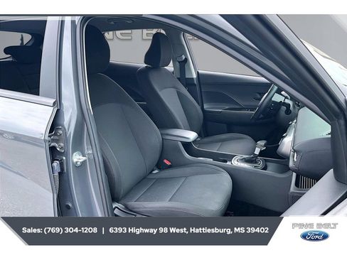 Used 2025 Hyundai Kona SEL FWD image 6