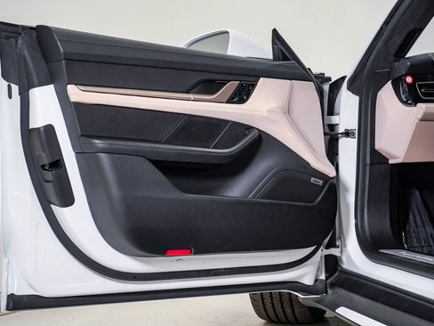 Used 2020 Porsche Taycan Turbo image 25