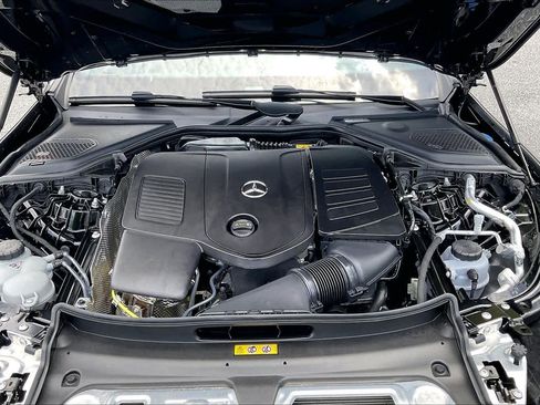 Used 2025 Mercedes-Benz E 350 4MATIC Sedan image 33