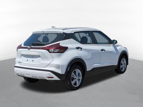 Used 2022 Nissan Kicks S FWD image 3