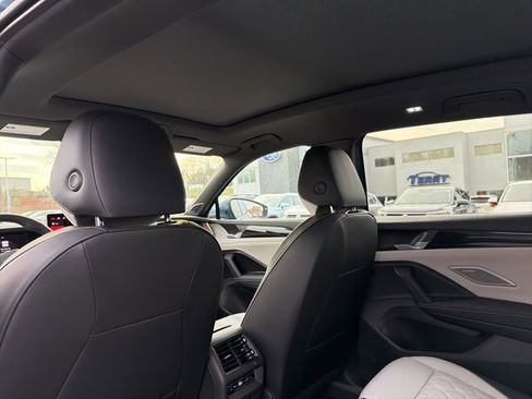 New 2026 Volkswagen Tiguan SEL R-Line image 7