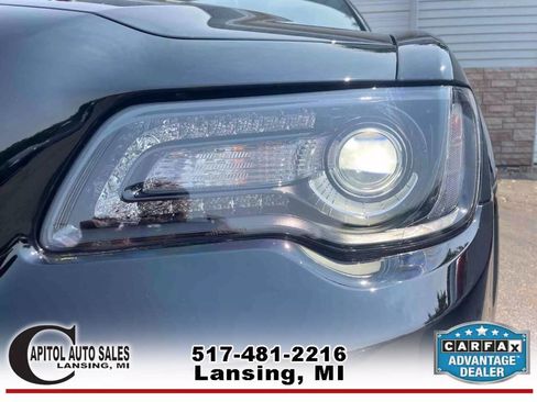 Used 2023 Chrysler 300 C image 4