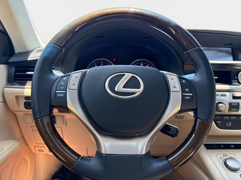 Used 2013 Lexus ES 350 w/ Luxury Pkg FWD image 26