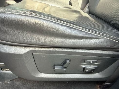 Used 2015 RAM 1500 Laramie AWD/4WD image 19