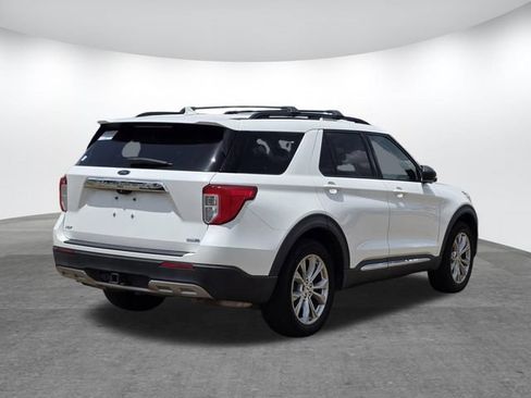 Used 2020 Ford Explorer XLT w/ Equipment Group 202A AWD/4WD image 4